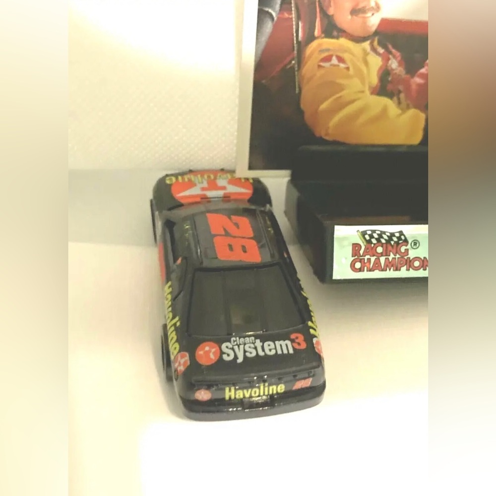 Dale Jarrett Racing Champions 1/64 1995 NASCAR #28 Dale Jarrett racing